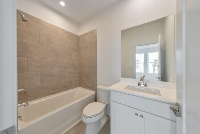 Building Photo - 515 Motivation Cir NW