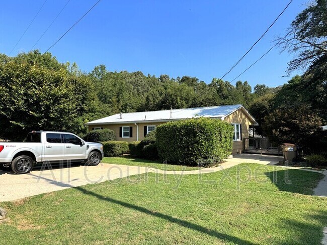 Building Photo - 9215 Long Hollow Rd