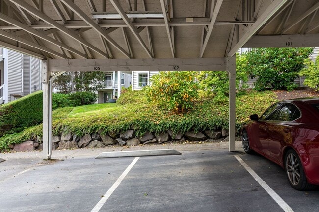 Building Photo - Beautifully Updated 2 Bedroom 2 Bath Sammamish Condo in Sundance at Klahanie!