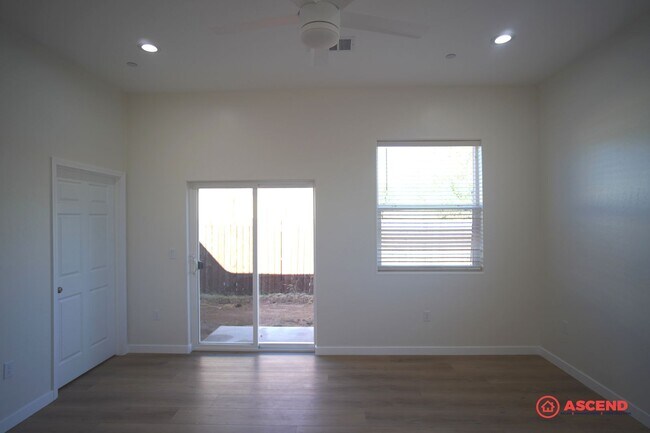 Building Photo - Brand New Home In Tehachapi!