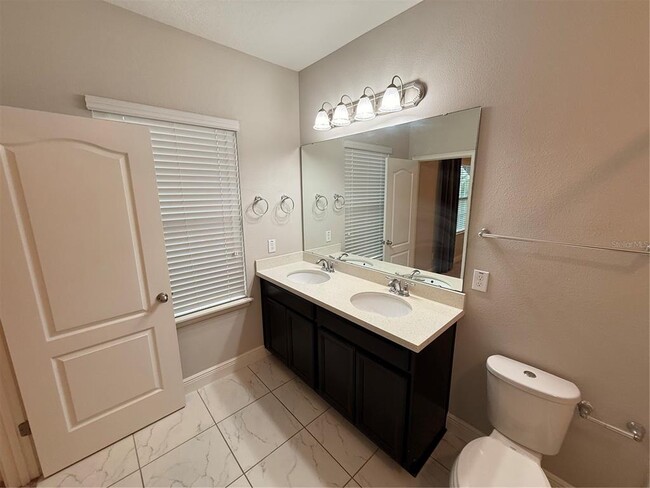 Building Photo - 15465 Honeybell Dr