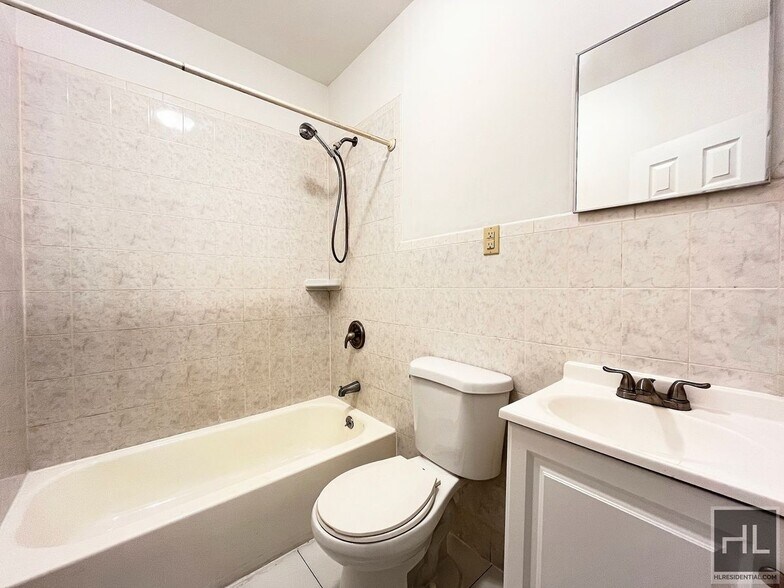 Building Photo - 1836 Park Pl