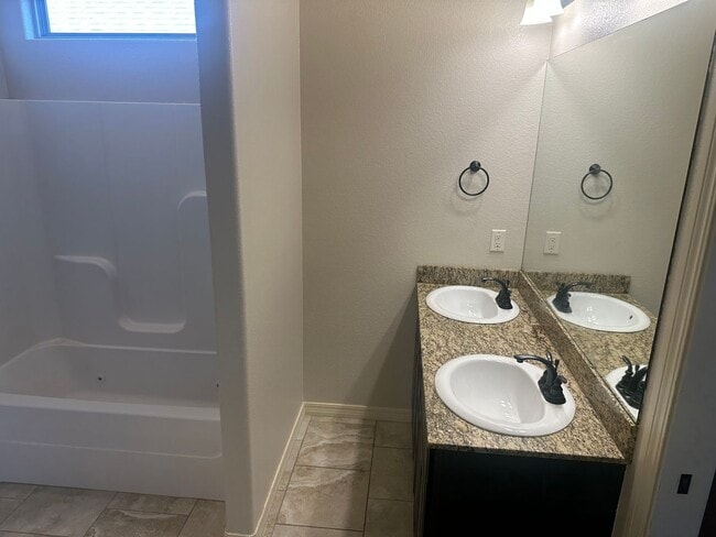 Building Photo - Available for Immediate Move-in!  3 Bedroom, 2 Bathroom, Two-Story Fayetteville Home
