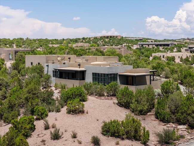 Building Photo - 875 Camino Francisca
