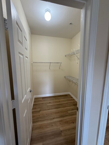 Master Bed Walkin Closet - 10075 Gate Pky N