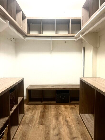 Building Photo - 439 S Catalina Ave