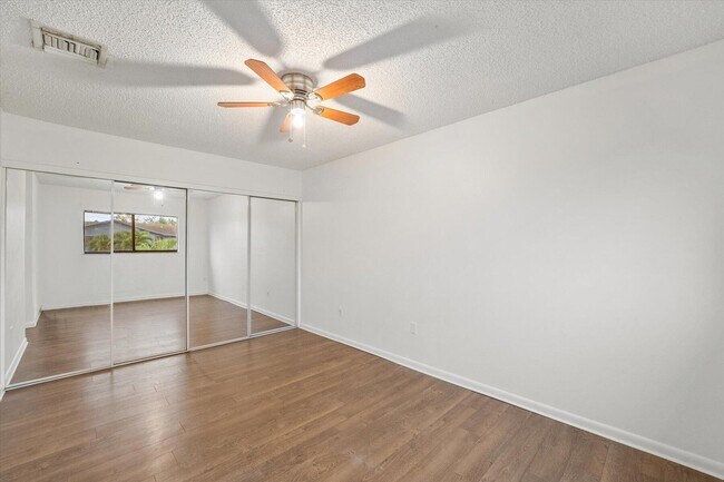 Building Photo - 4749 Holly Lake Dr