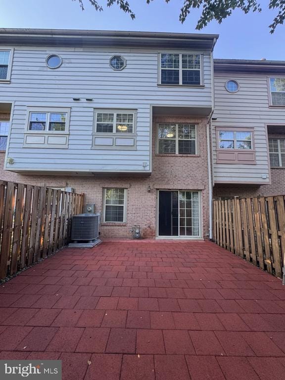 Building Photo - 5 Martins Square Ln