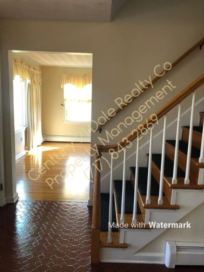 Building Photo - Very Large 3 BR House in North Eastern School District