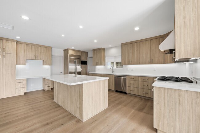 Building Photo - 5527 Burning Tree Dr