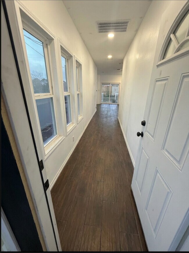 Building Photo - 5519 Osprey Dr