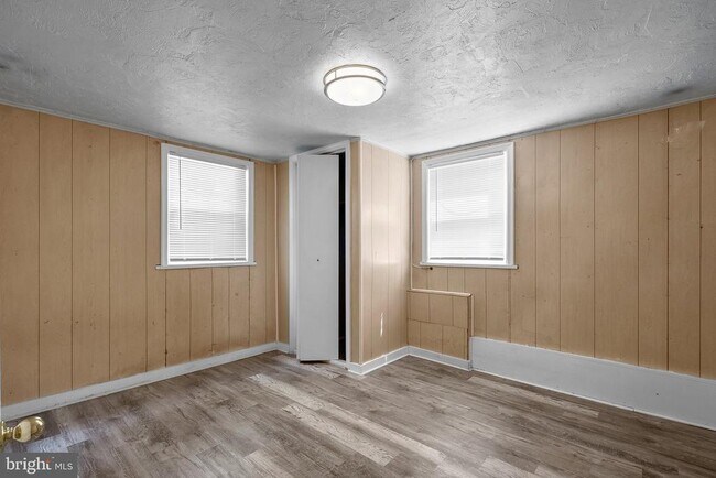 Building Photo - 10112 Sutherland Rd