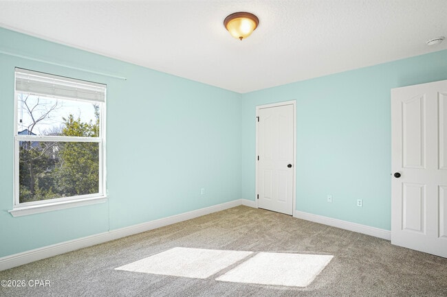 Building Photo - 323 Madison Circle