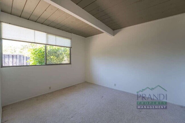 Building Photo - 1221 Idylberry Rd