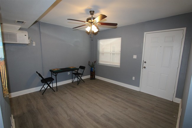 Building Photo - 710 Wailes St