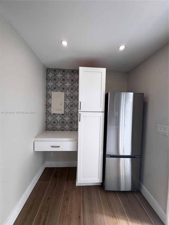 Building Photo - 2855 Royal Palm Ave