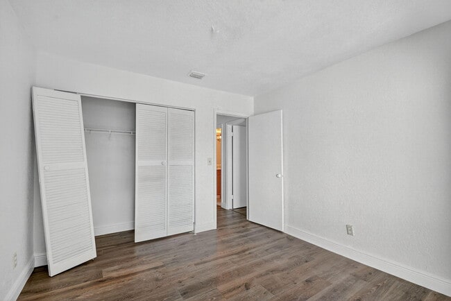 Building Photo - 1405 White Pine Dr