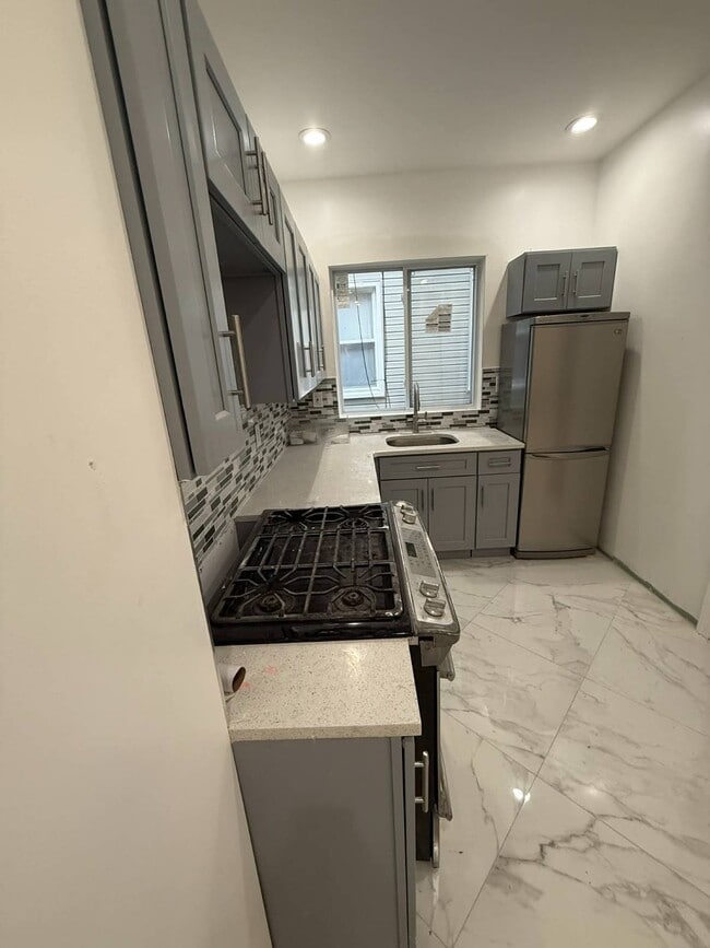 Building Photo - 246-04 Jericho Tpke