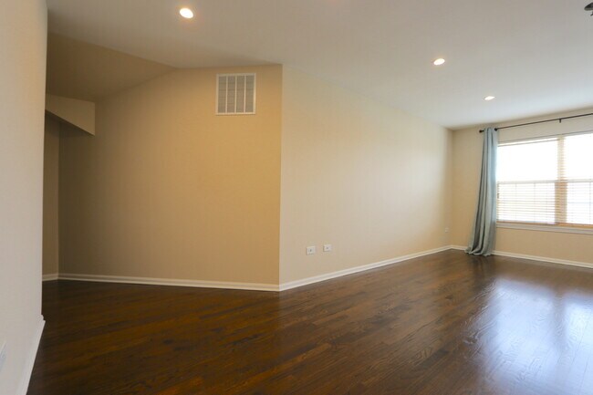 Building Photo - 3333 Stratford Ct