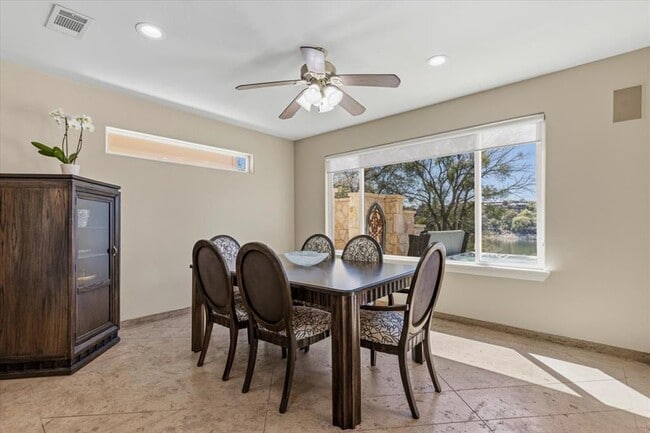Building Photo - 25207 Lakeview Dr