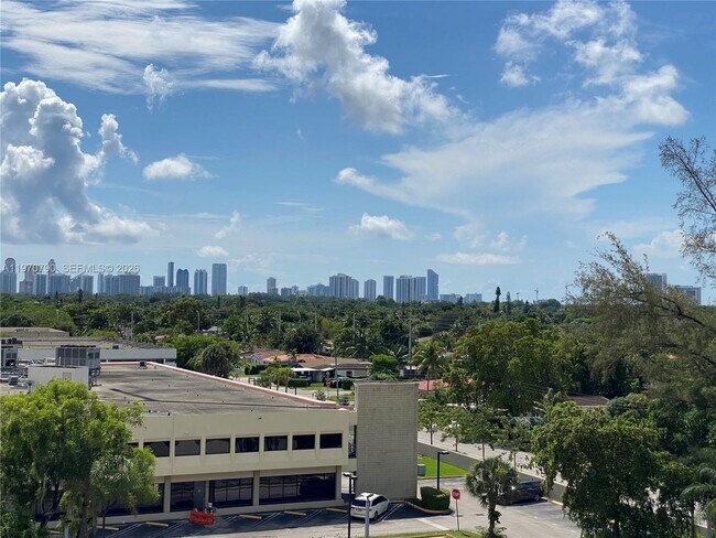 Building Photo - 1300 NE Miami Gardens Dr