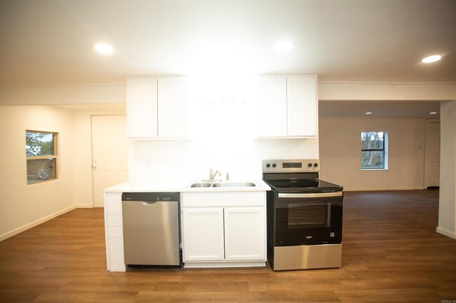 Building Photo - 13118 Old River Dr