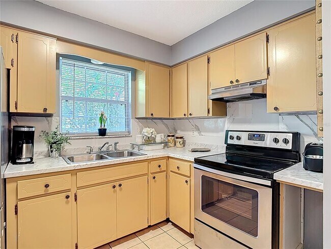 Building Photo - 137 Southeast Jefferson Cir N