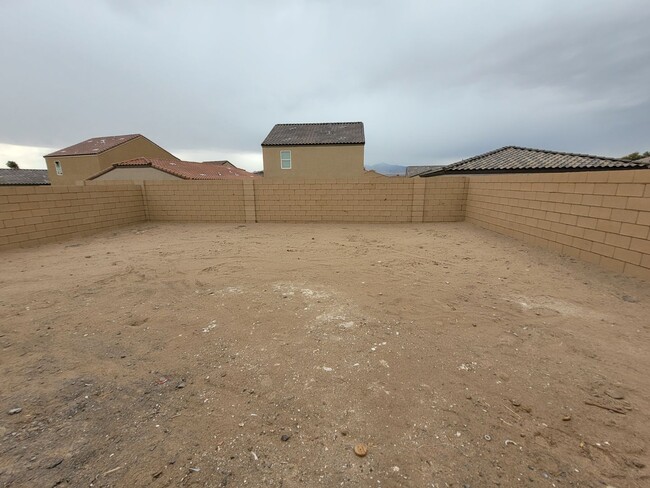 Building Photo - Beautiful 3/2 bath home located in Chaparral Terrace gated community.