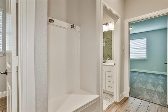 Building Photo - 228 Gardenia Dr
