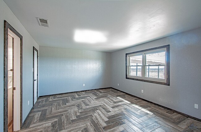 Building Photo - 705 E County Rd 150