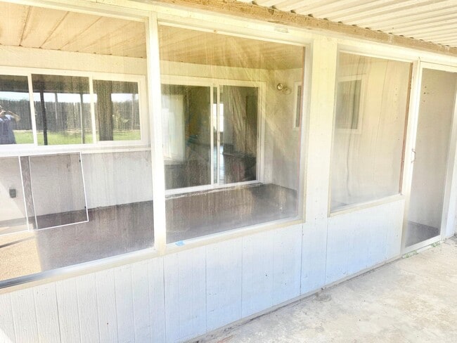 Building Photo - Beautifully Remodeled Single Story just of...