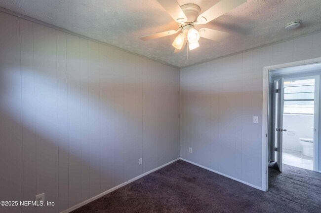 Building Photo - 777 La Marche Dr