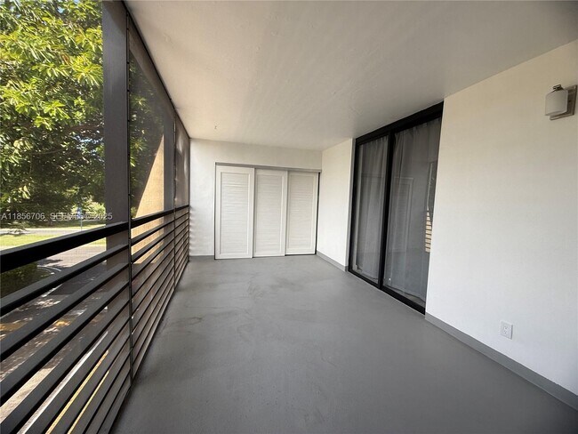 Building Photo - 20200 W Country Club Dr