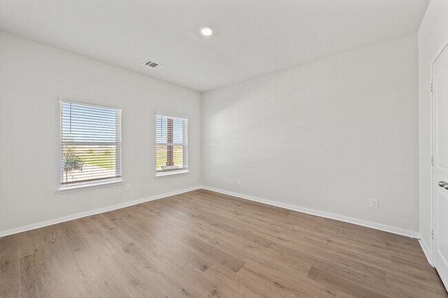 Building Photo - 1004 Camelia Grv Ct