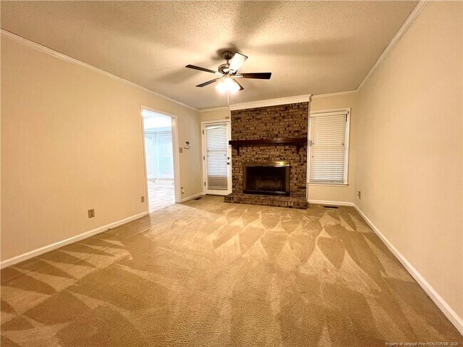 Building Photo - 6017 Lakeway Dr