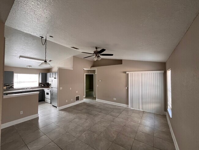 Building Photo - 11232 River Grove Dr