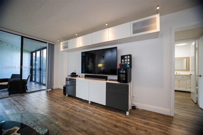 Building Photo - 16100 Golf Club Rd