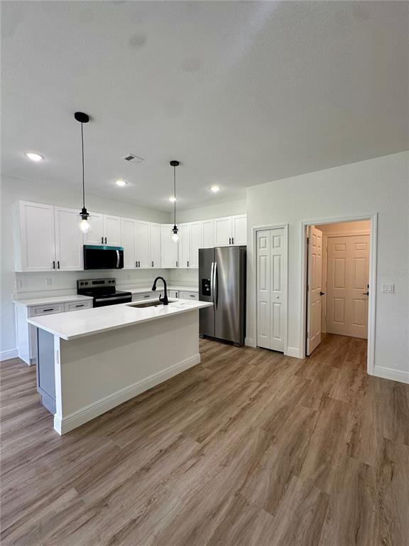 Building Photo - 2572 Grandview Dr