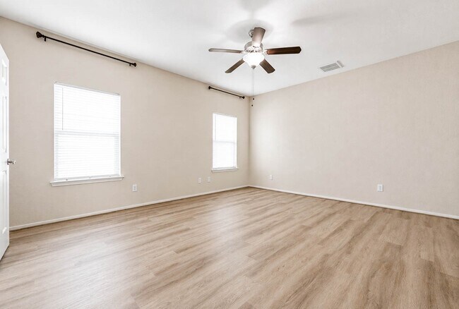 Building Photo - 10311 Whisper Bluff Dr