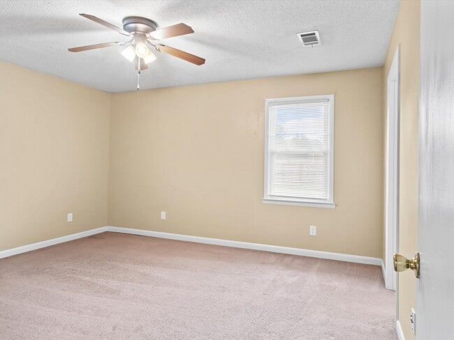 Building Photo - Nice, well-maintained home located on a quiet street in East Limestone.