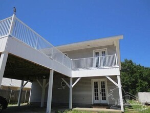 Building Photo - 5844 Ucita Ave