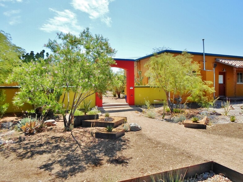 Primary Photo - 716 N Palo Verde Blvd