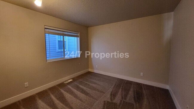 Building Photo - Picturesque 4BD | 2.5 BA - South Beaverton