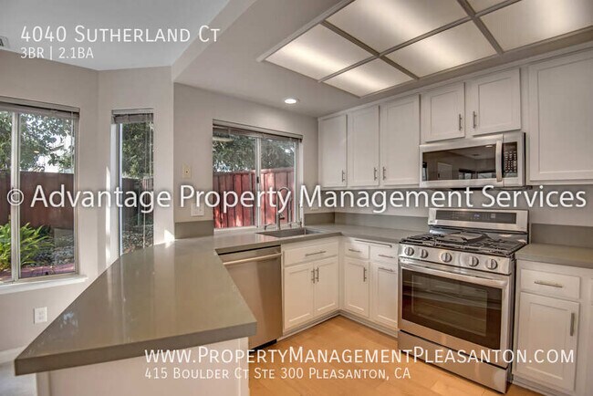 Building Photo - 4040 Sutherland Ct