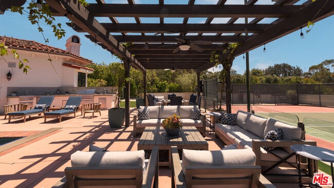 Building Photo - 28820 Grayfox St