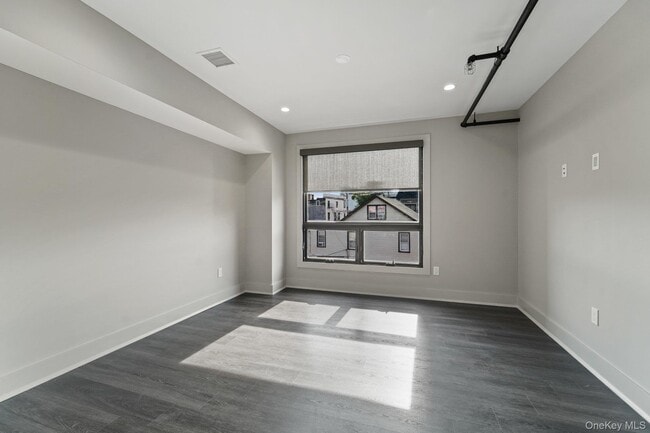 Building Photo - 172 E Prospect Ave