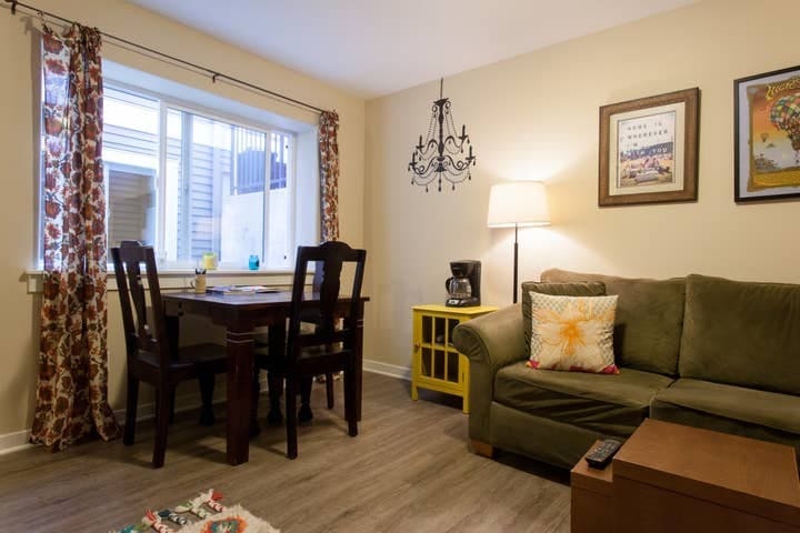 Front/Main Room, view with back to the kitchen - 443 NE GRAHAM ST