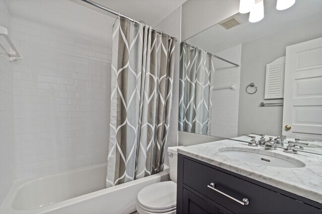 Building Photo - Available Now! Georgetown! Professionally Managed High End 1 Bed/ 1 Bath Condo