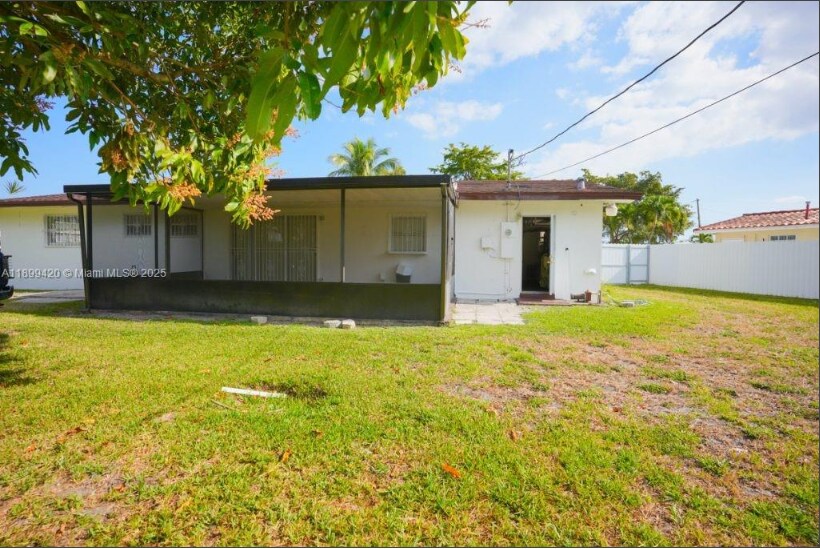 Building Photo - 716 NE 7th St