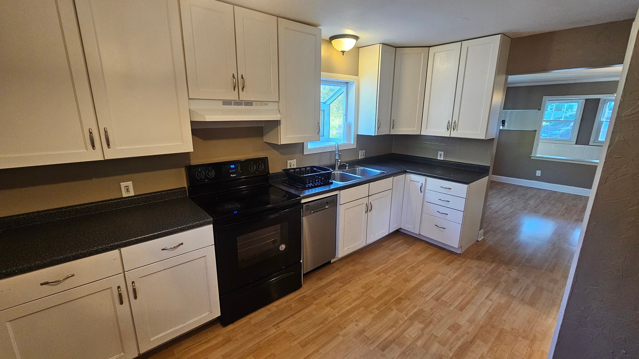 Building Photo - 35 Jackson St